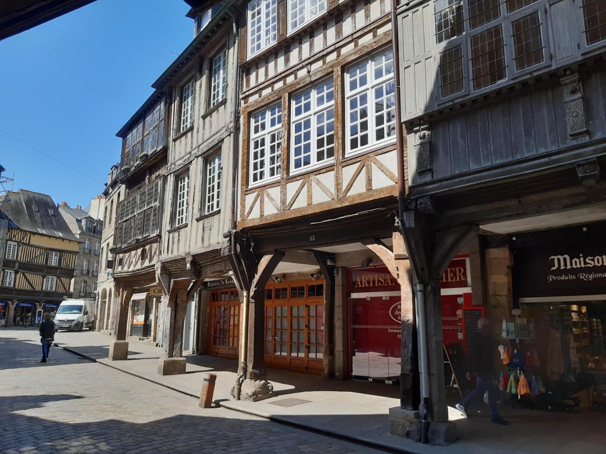 L'Aparthe Dinan - Vue Sur La Place Du Marche Eksteriør billede